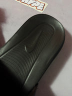 Chinelo Slide Nike Victori - Preto