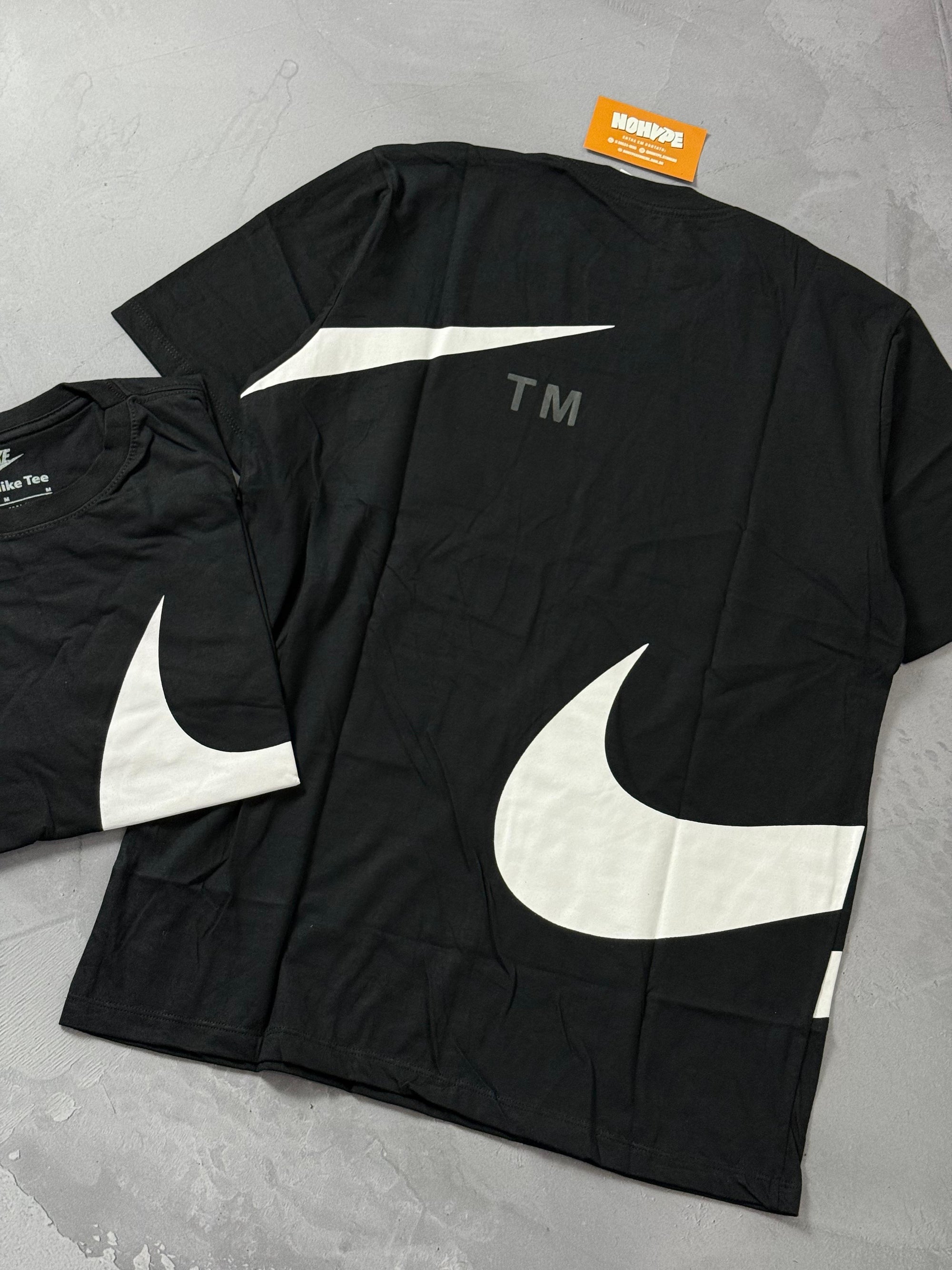 Camiseta Nike Big Swoosh TM - Preto