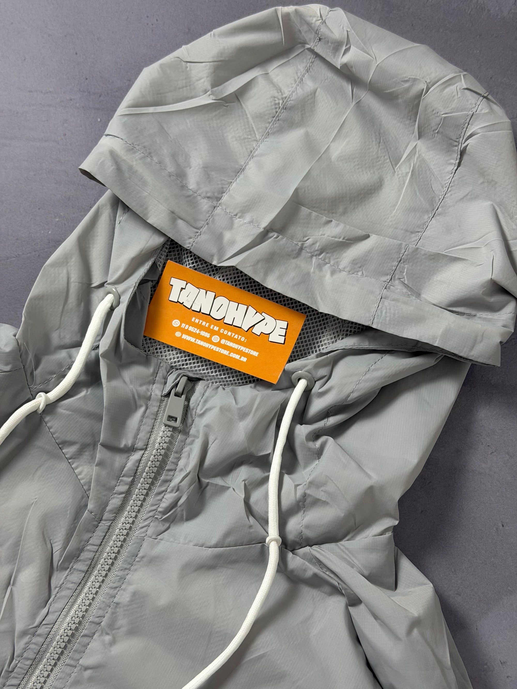 Corta Vento Nike Windrunner - Preto e Cinza
