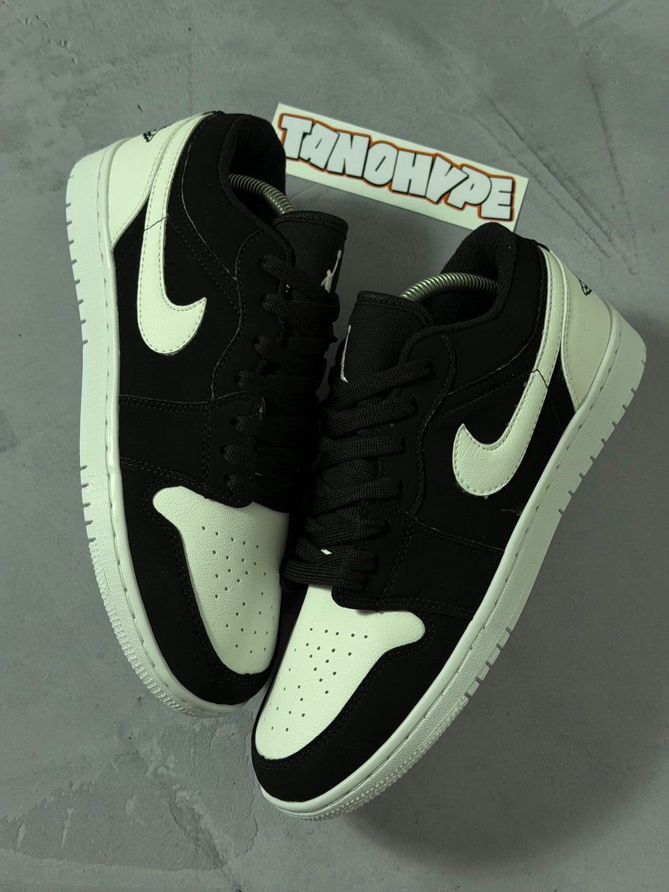 Tênis Nike Air Jordan Low 1 - Black/White