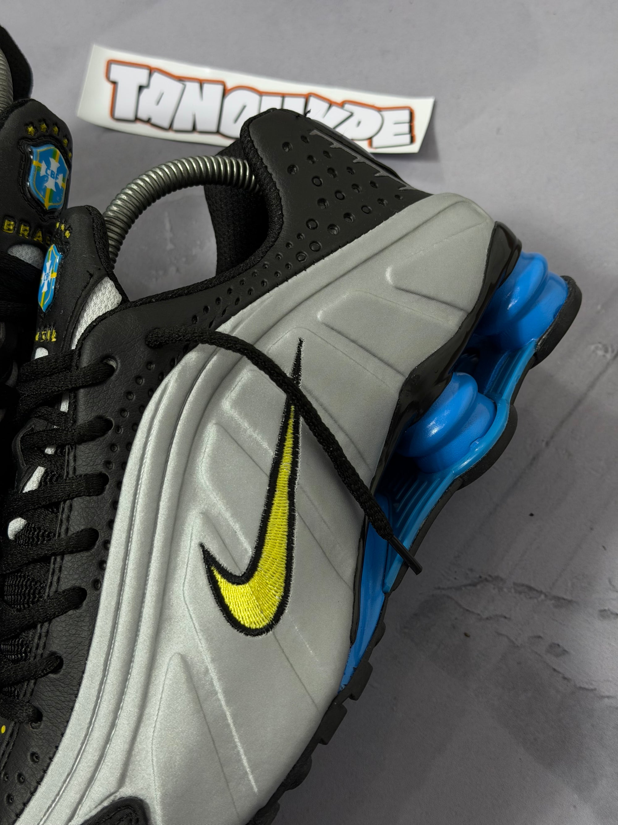 Tênis Nike Shox R4 - Seleção BRA