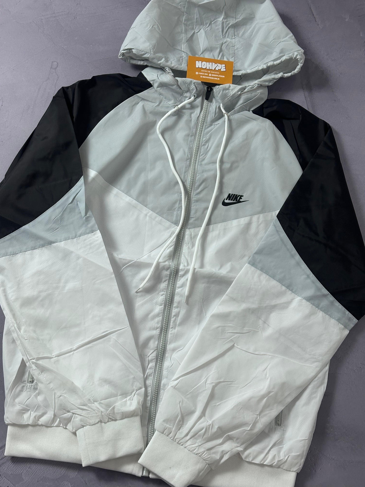 Corta Vento Nike Windrunner - Preto e Cinza