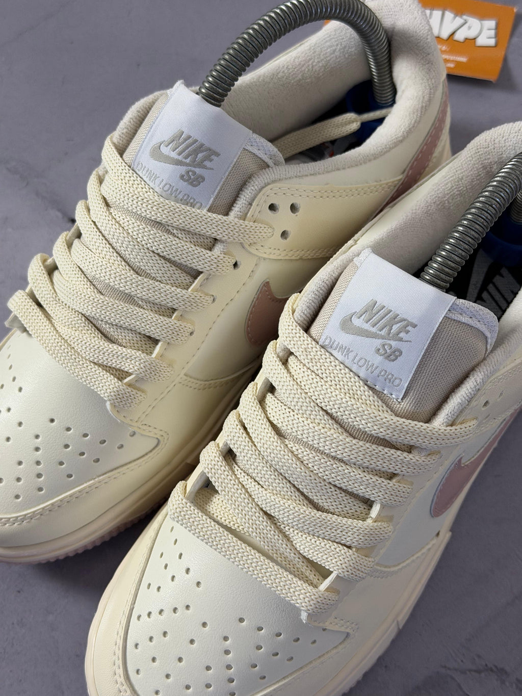 Tênis Nike Dunk - OffWhite e Rosa