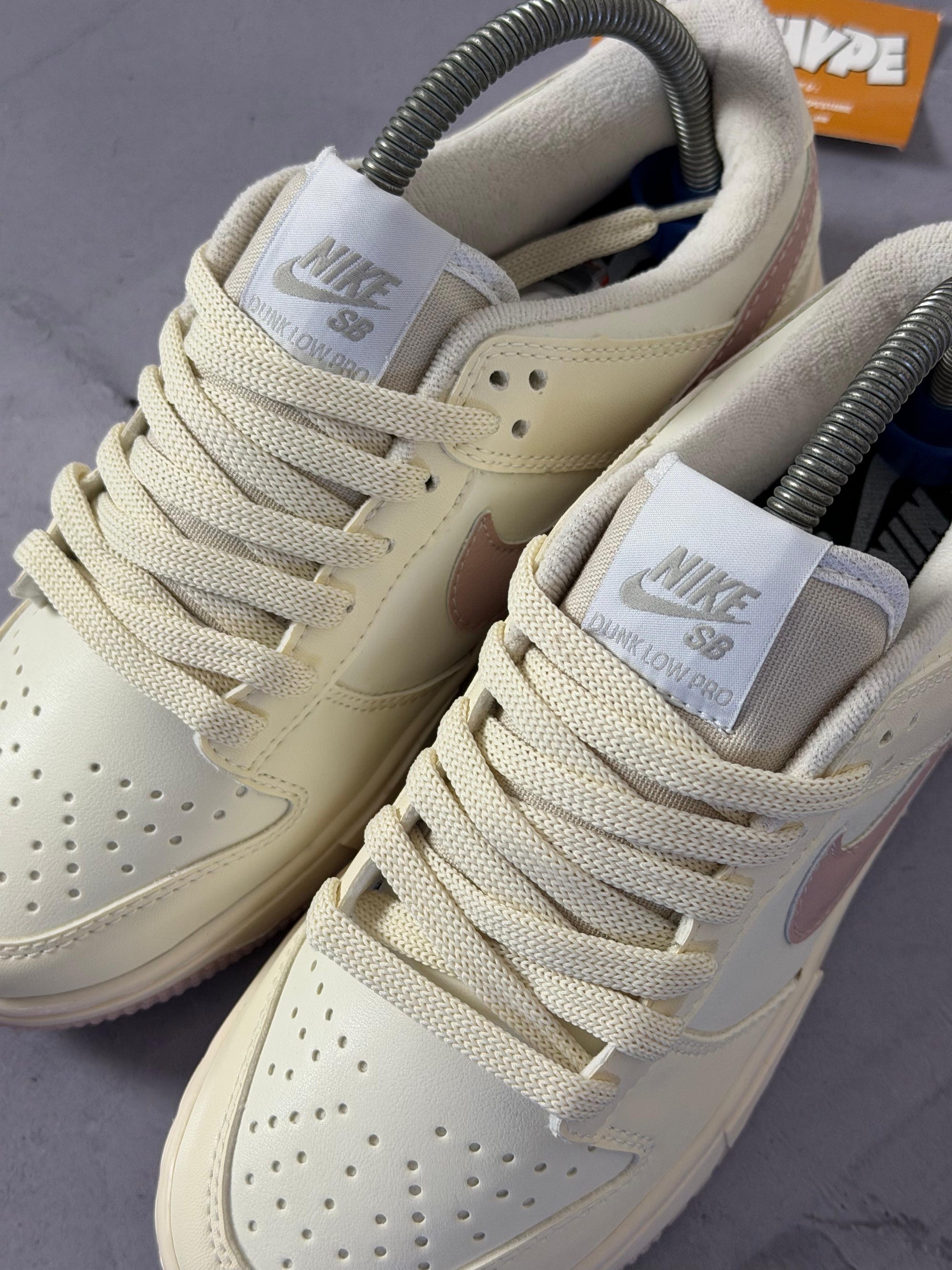 Tênis Nike Dunk - OffWhite e Rosa