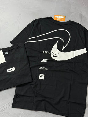 Camiseta Nike Swoosh Reverse - Preto