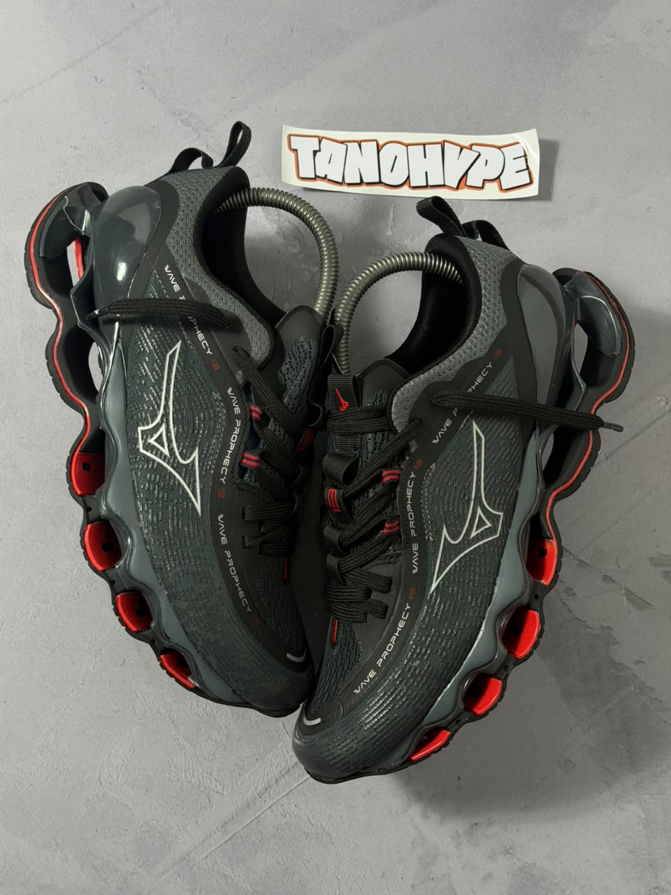 Tênis Mizuno Wave Prophecy 13 - Cinza Vermelho