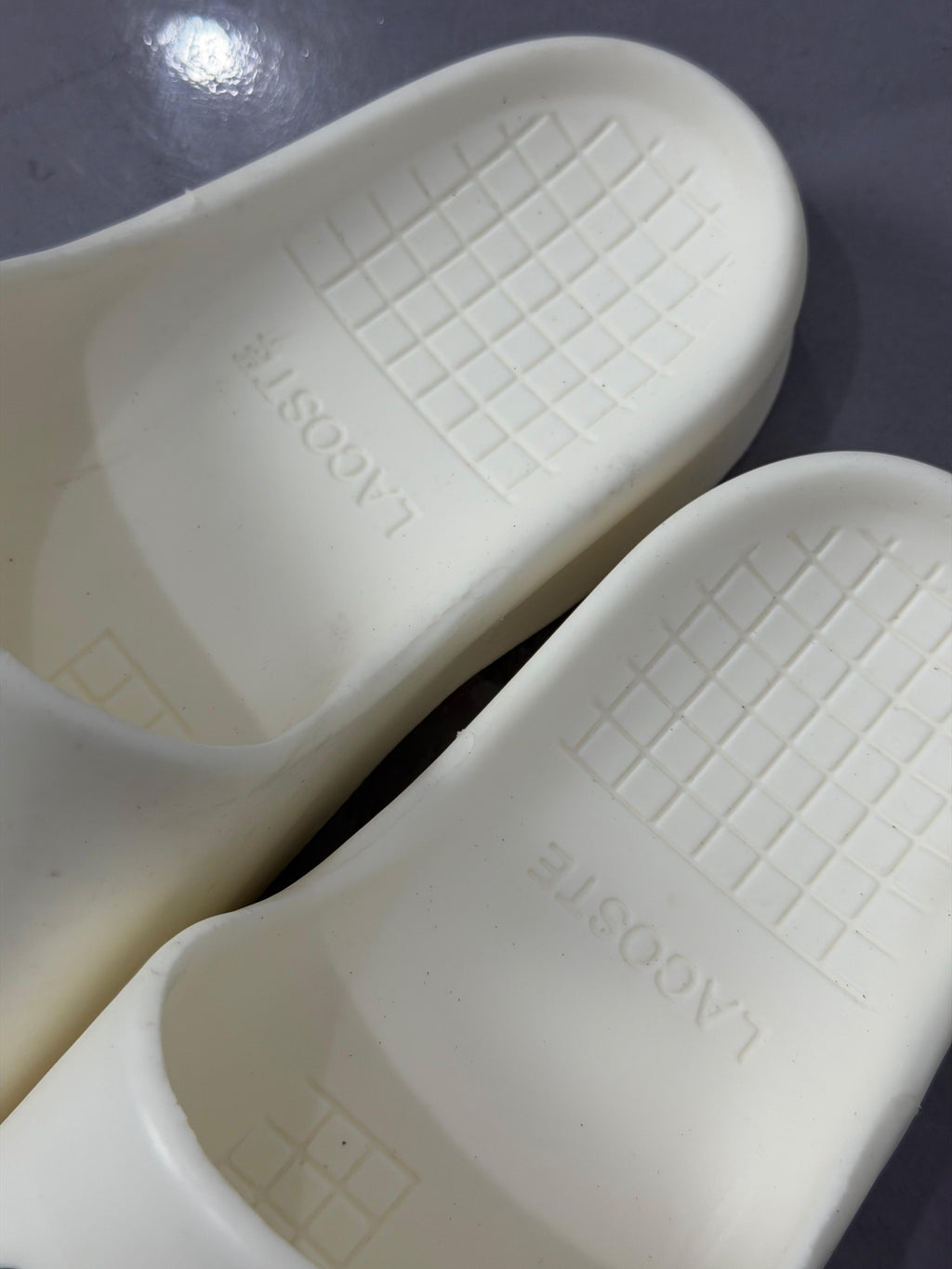 Chinelo Slide Lacoste - OffWhite