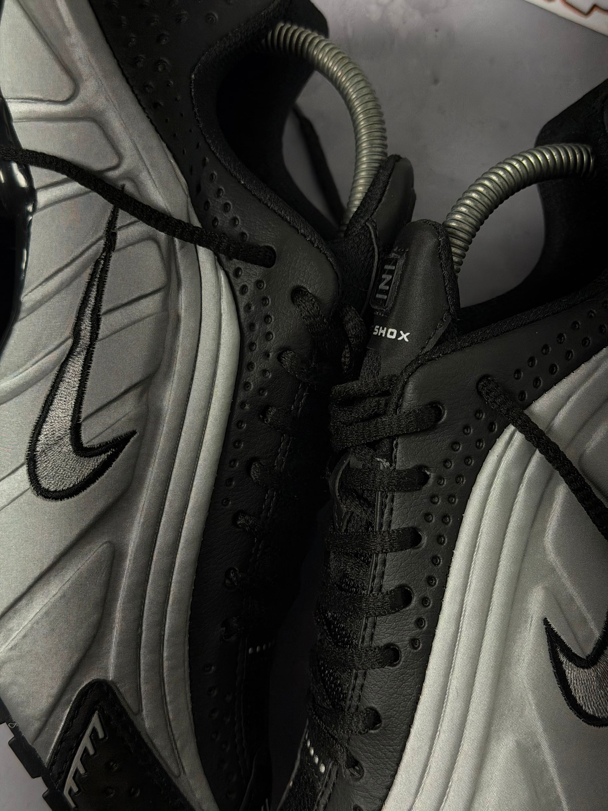 Tênis Nike Shox R4 - Cinza/Preto