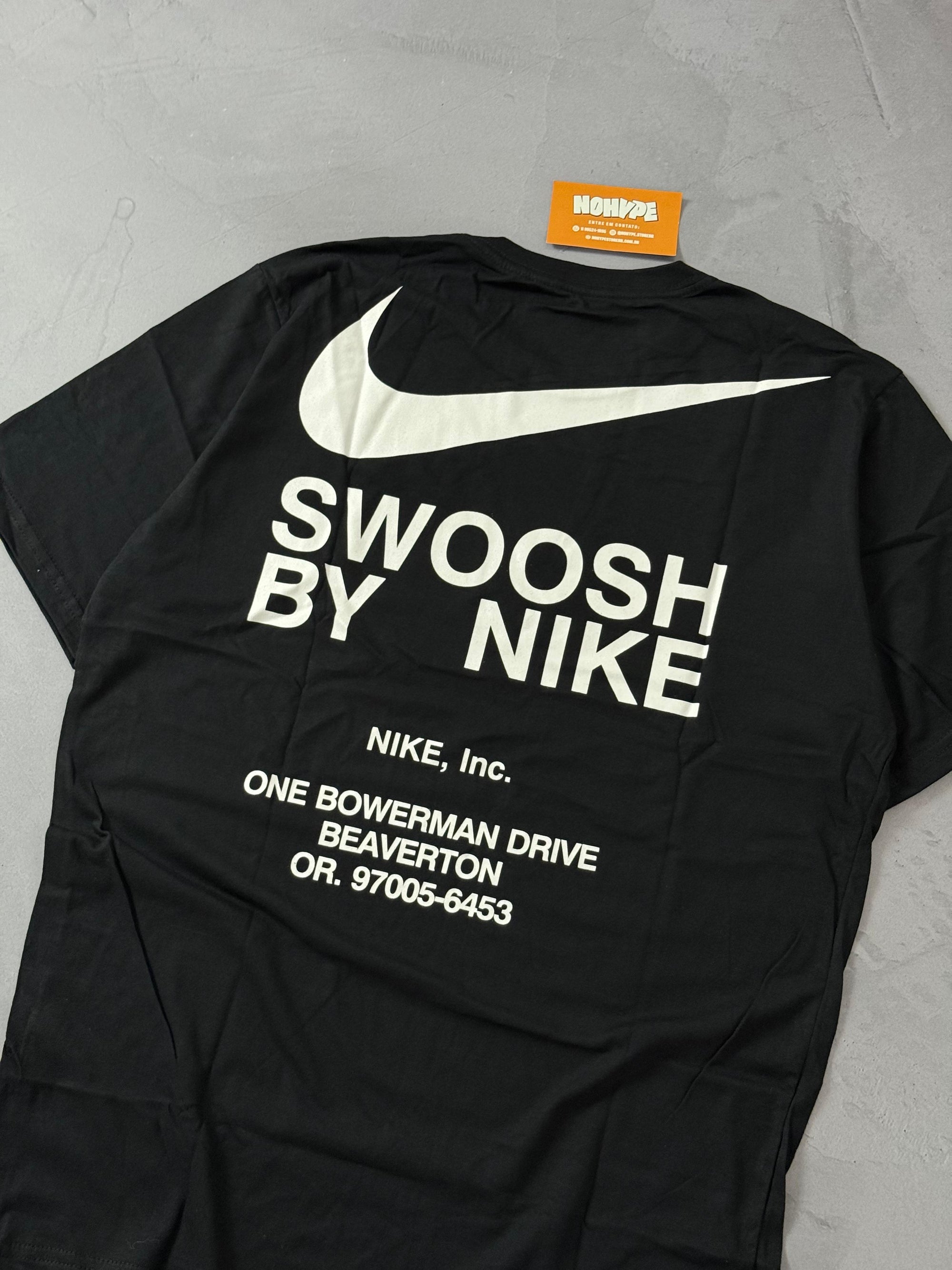 Camiseta Nike By Swoosh - Preta