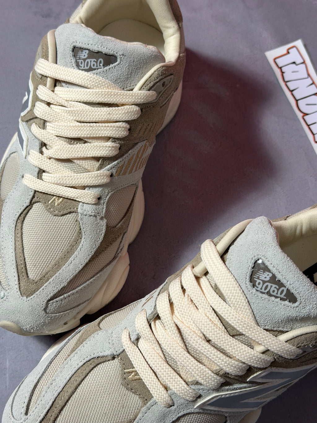 Tênis New Balance 9060 - Creme