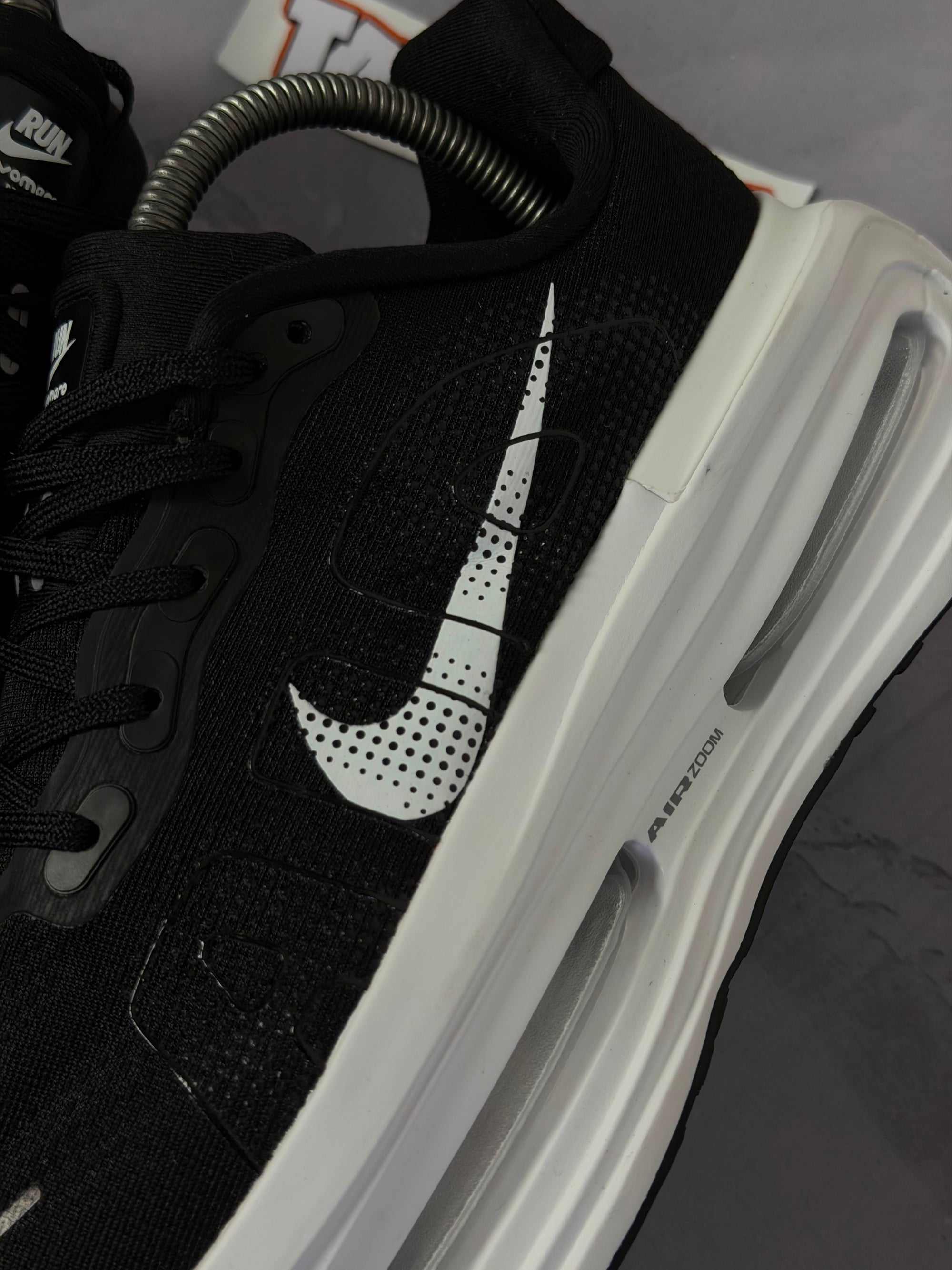 Tênis Nike Vomero - Black White