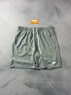 Shorts Tactel Nike Club Flow - Cinza