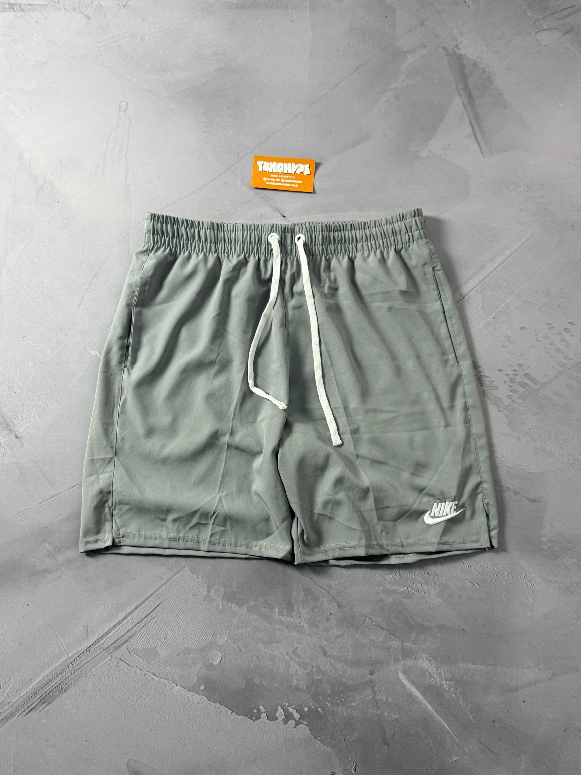 Shorts Tactel Nike Club Flow - Cinza