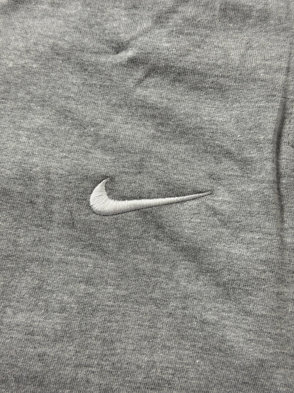Shorts Moletom Nike Essentials - Cinza