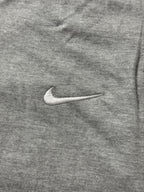 Shorts Moletom Nike Essentials - Cinza