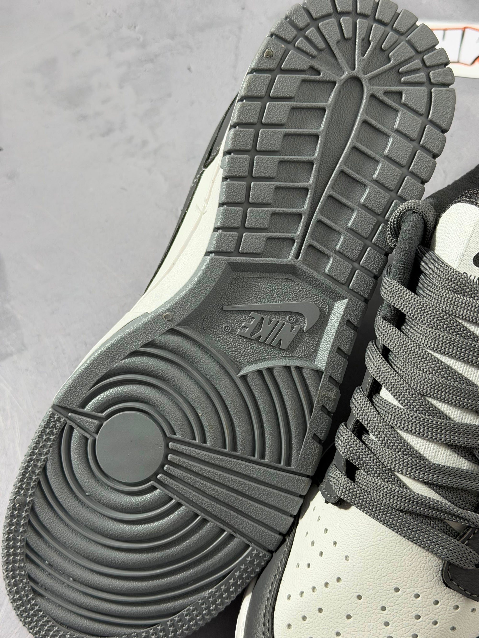 Tênis Nike Dunk Sb Low - Grey/White