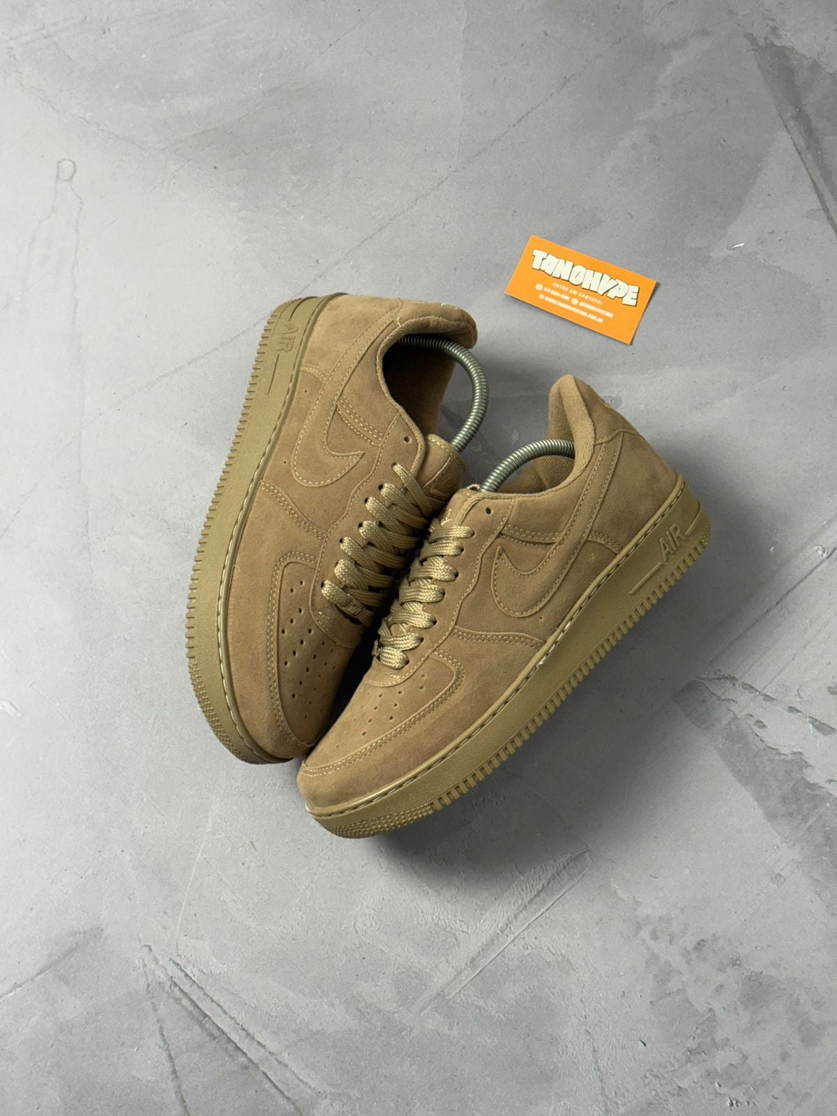 Tênis Nike Air Force 1 - Bege Camurça