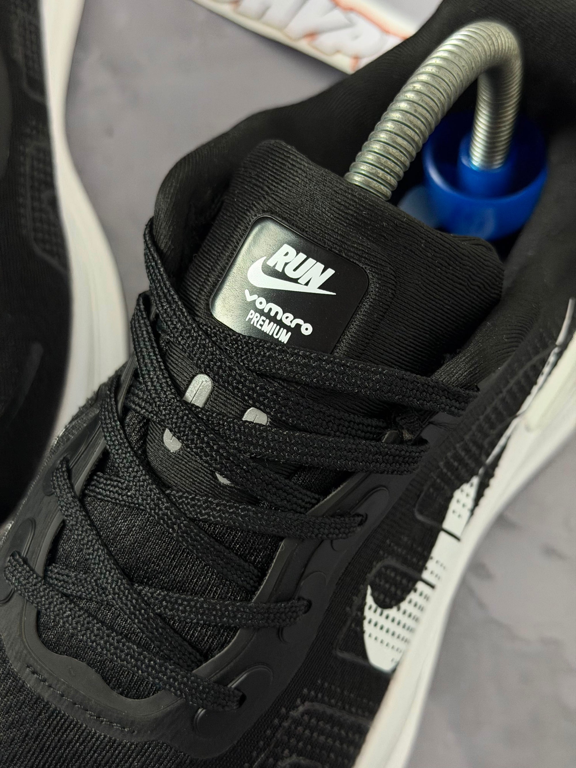 Tênis Nike Vomero - Black White