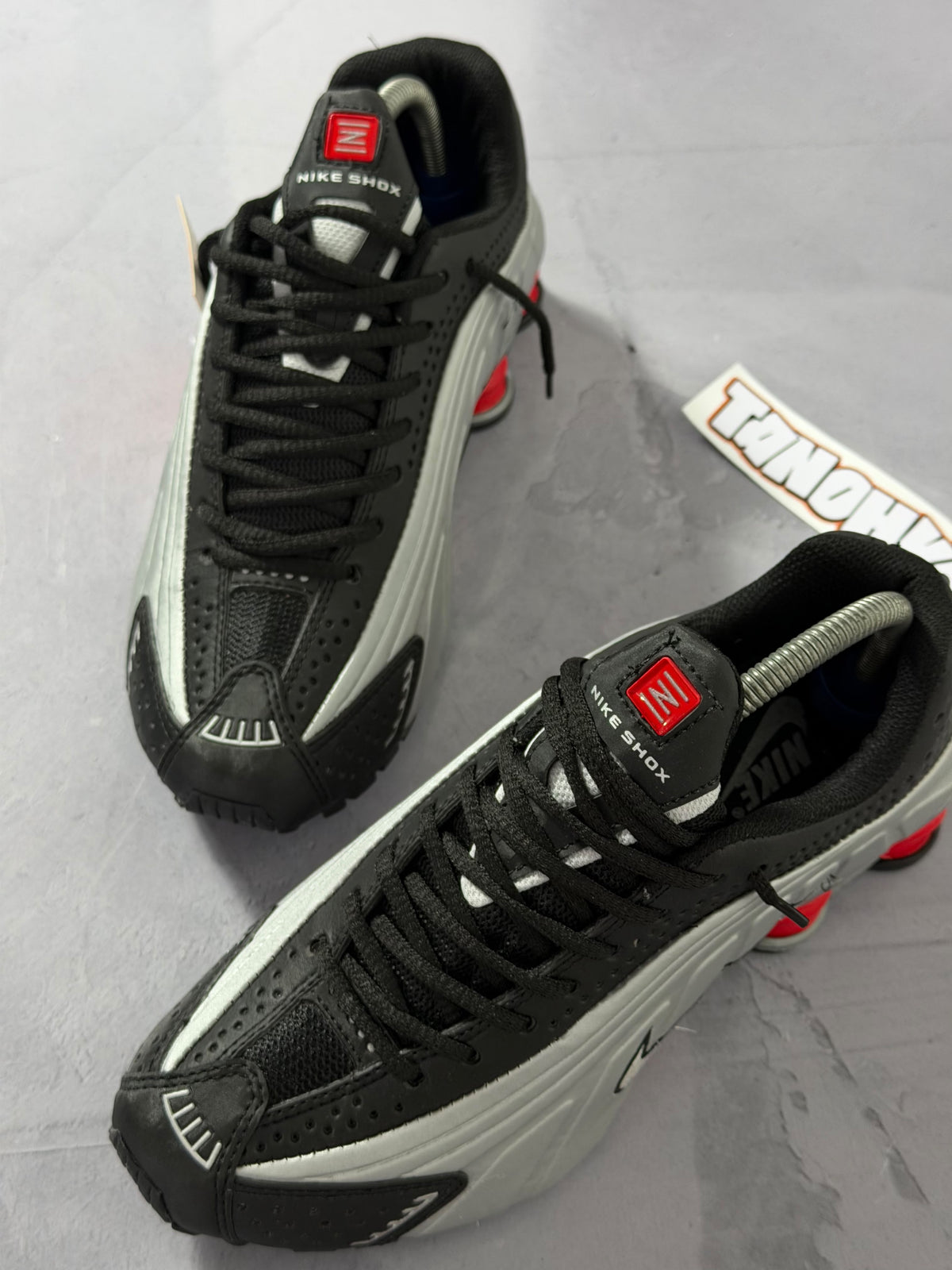 Tênis Nike Shox R4 - Cinza/Vermelho