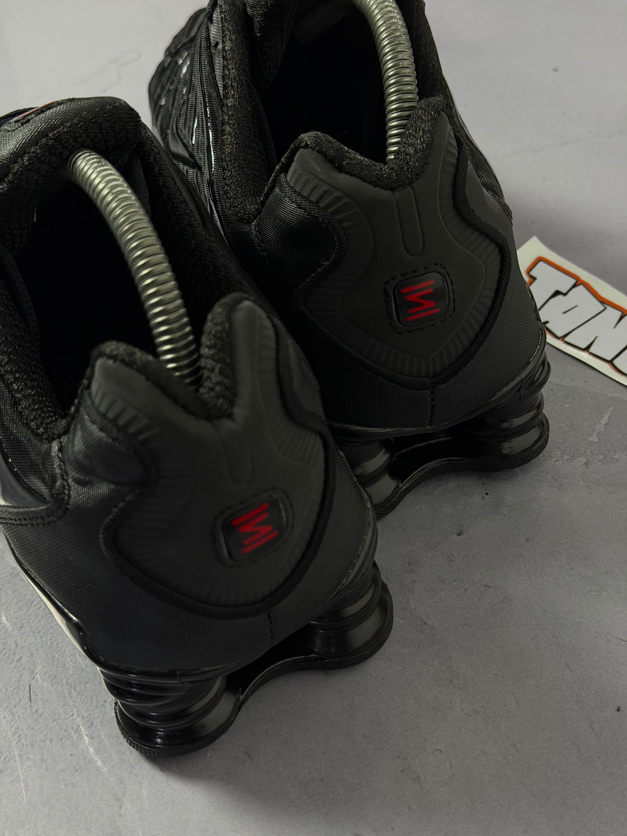 Tênis Nike Shox 12 Molas - Preto