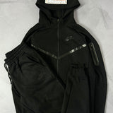 Conjunto Tech Fleece - Preto