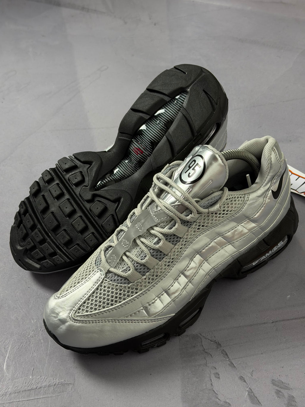 Tênis Nike Air Max 95 x Total 90 - Cinza