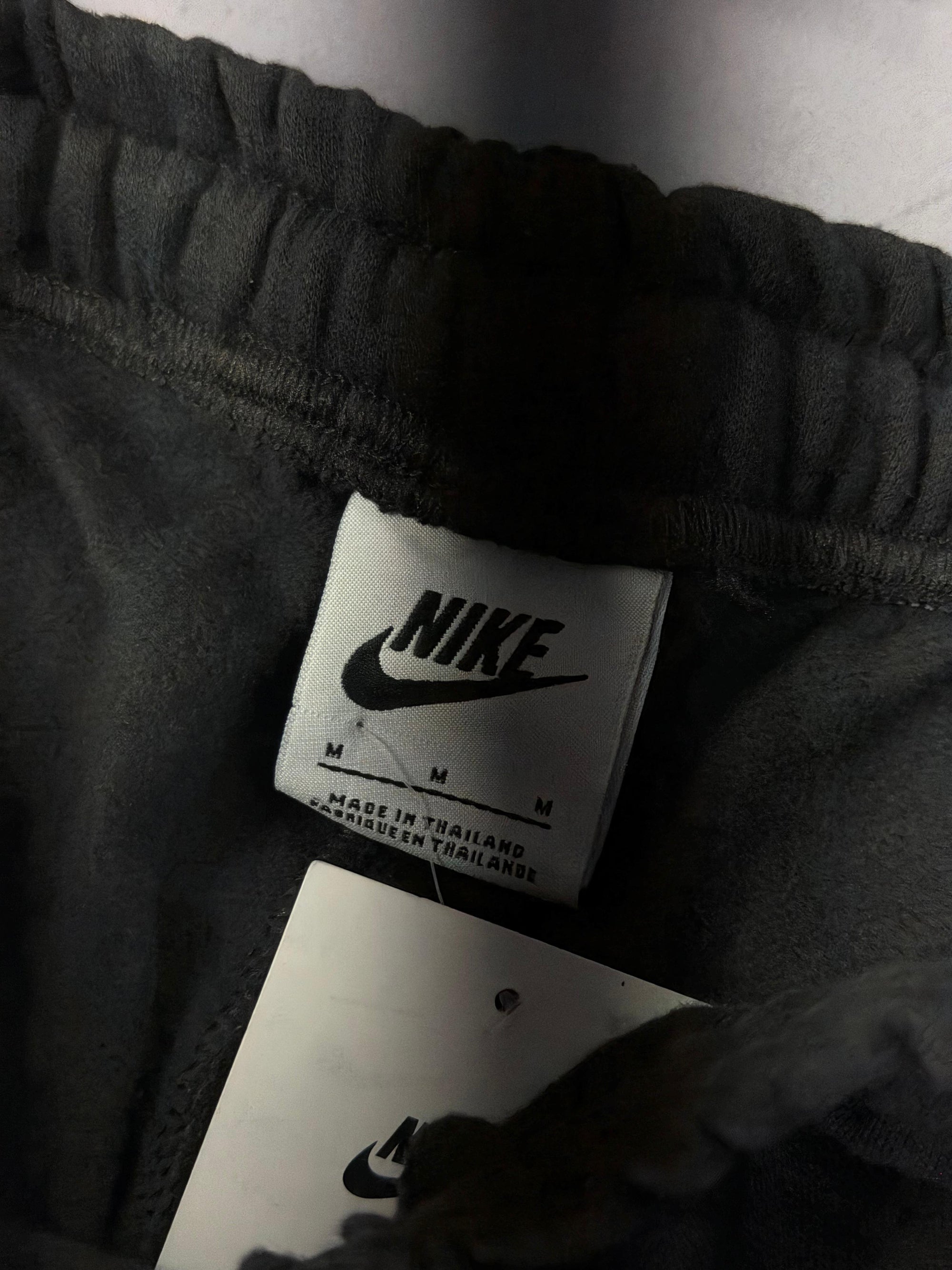Shorts Moletom Cargo Nike Club - Preto