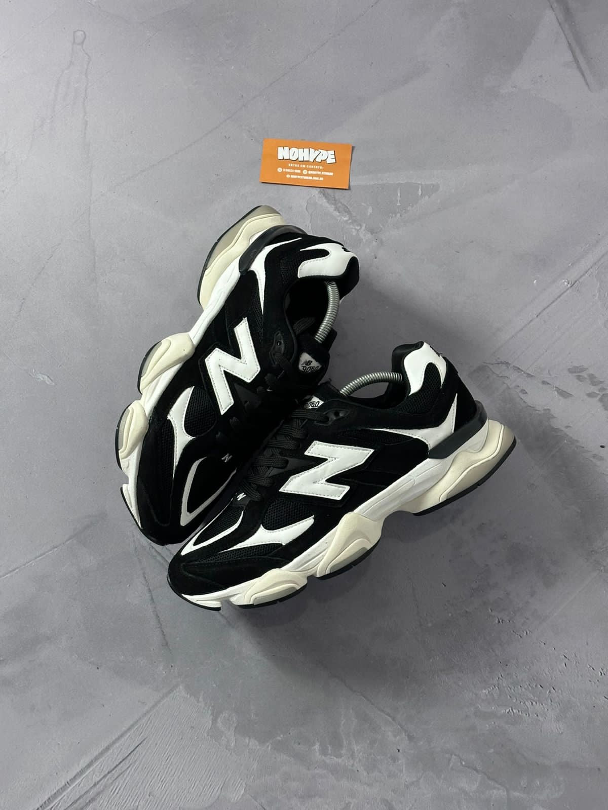 Tênis New Balance 9060 - Preto e Branco