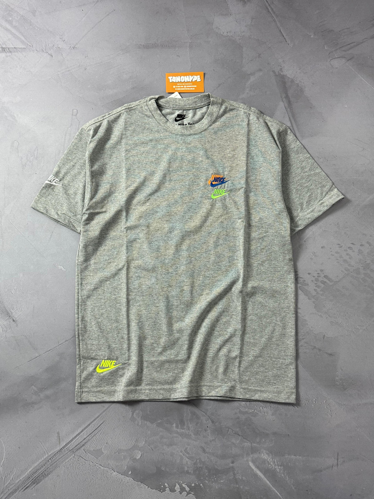 Camiseta Nike Multi Swoosh - Cinza