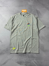 Camiseta Nike Multi Swoosh - Cinza