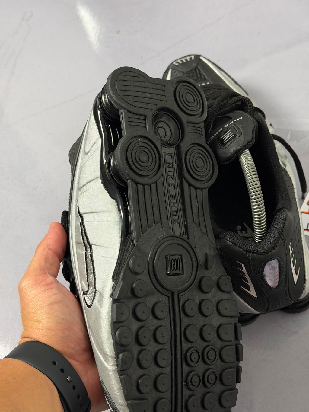 Tênis Nike Shox R4 - Cinza/Preto
