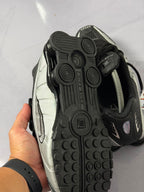 Tênis Nike Shox R4 - Cinza/Preto