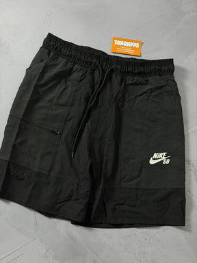Shorts Tactel Cargo Nike SB - Preto