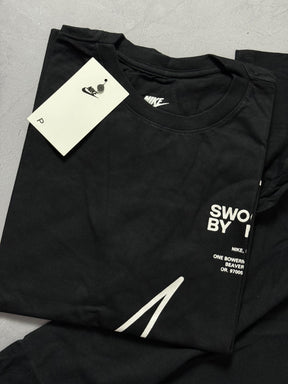 Camiseta Nike Big Swoosh - Preto