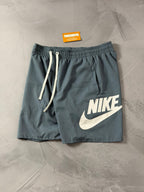 Shorts Tactel Nike Club - Azul Petróleo