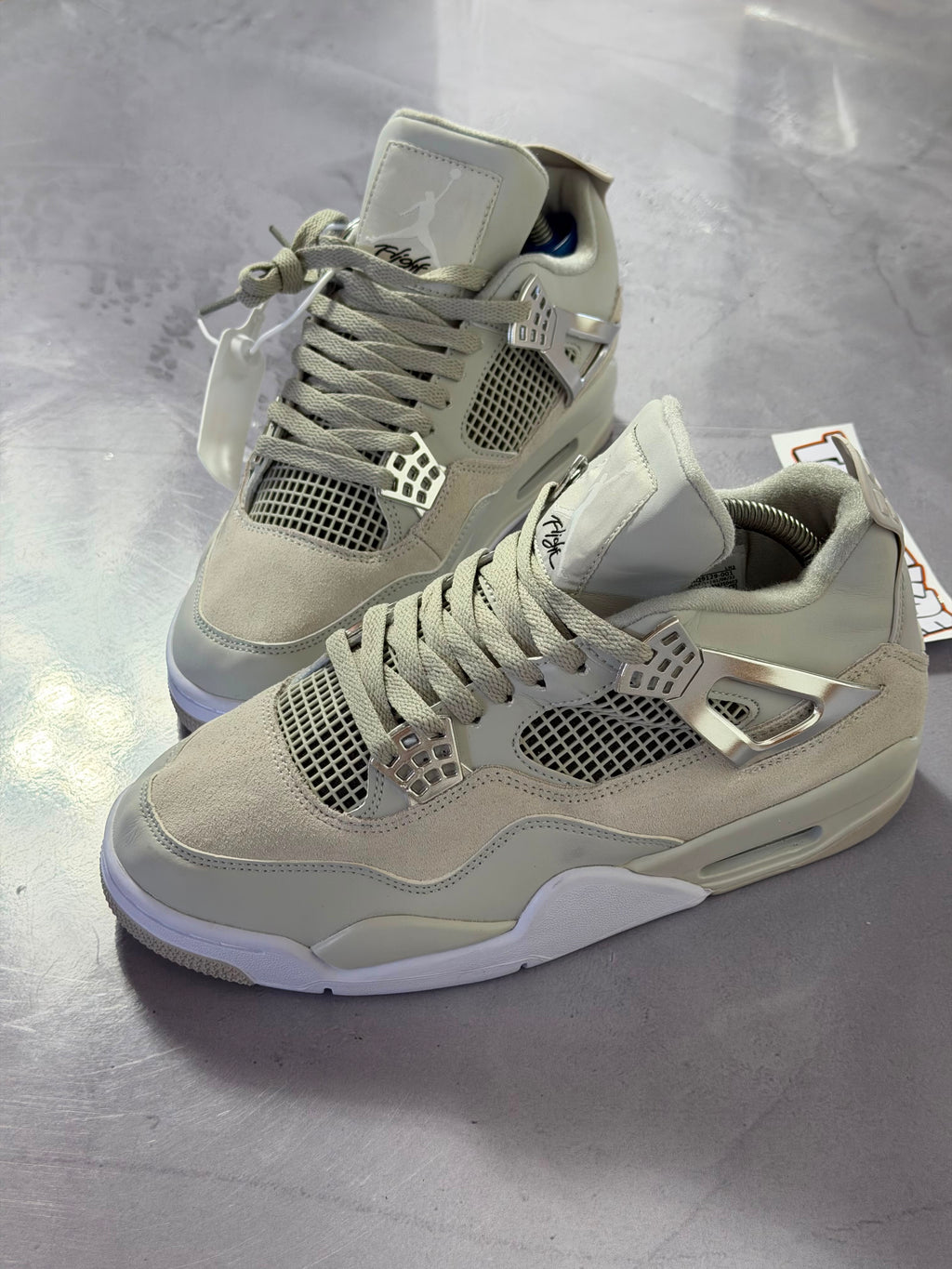 Tênis Nike Air Jordan 4 - Bege