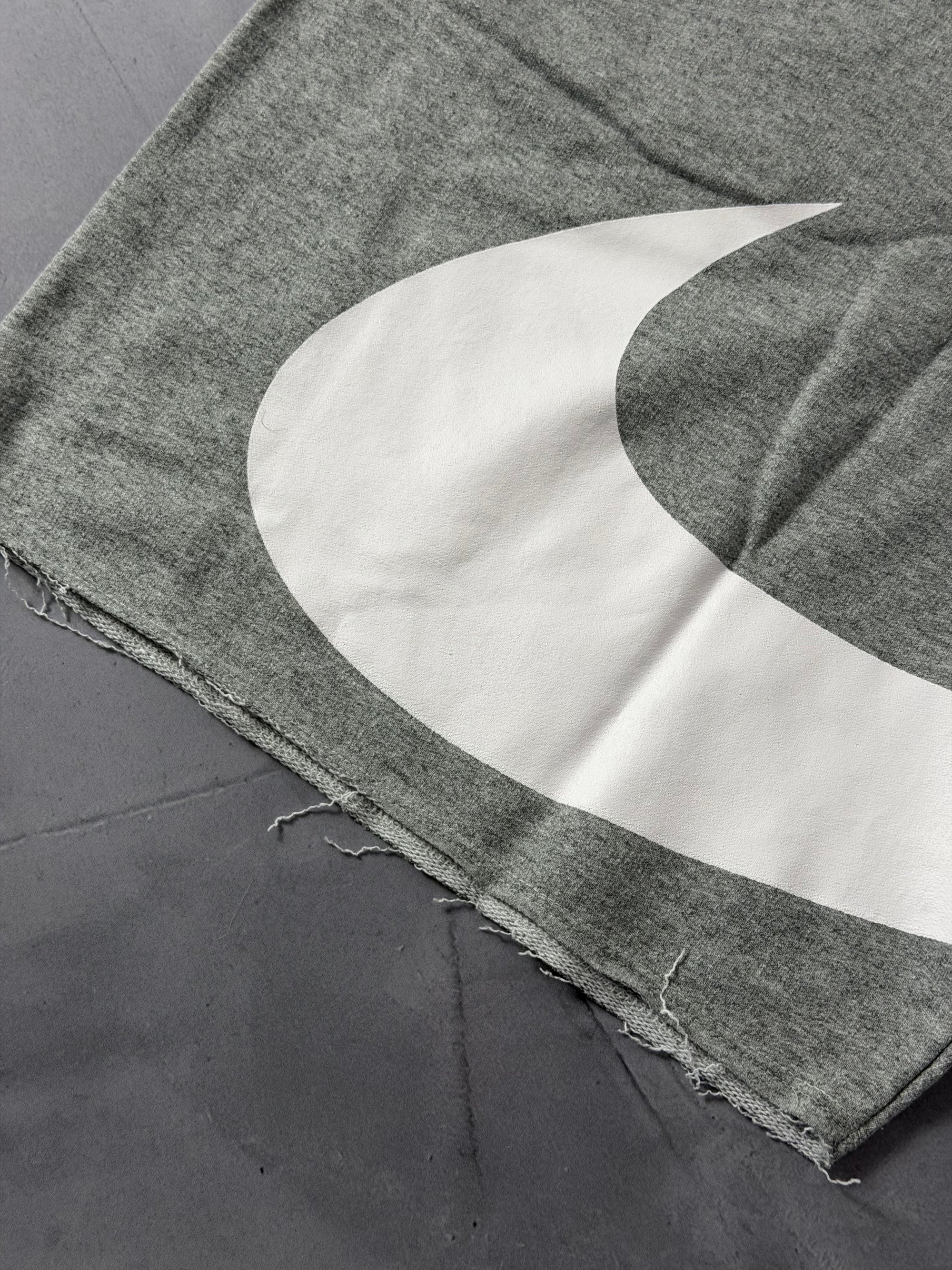 Shorts Moletom Nike Big Swoosh - Cinza