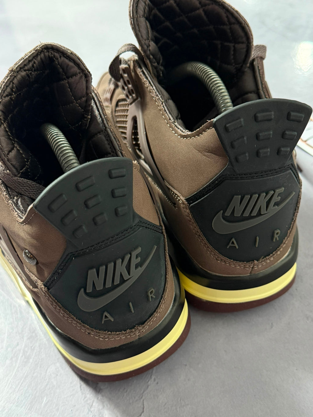 Tênis Nike Air Jordan 4 - Marrom