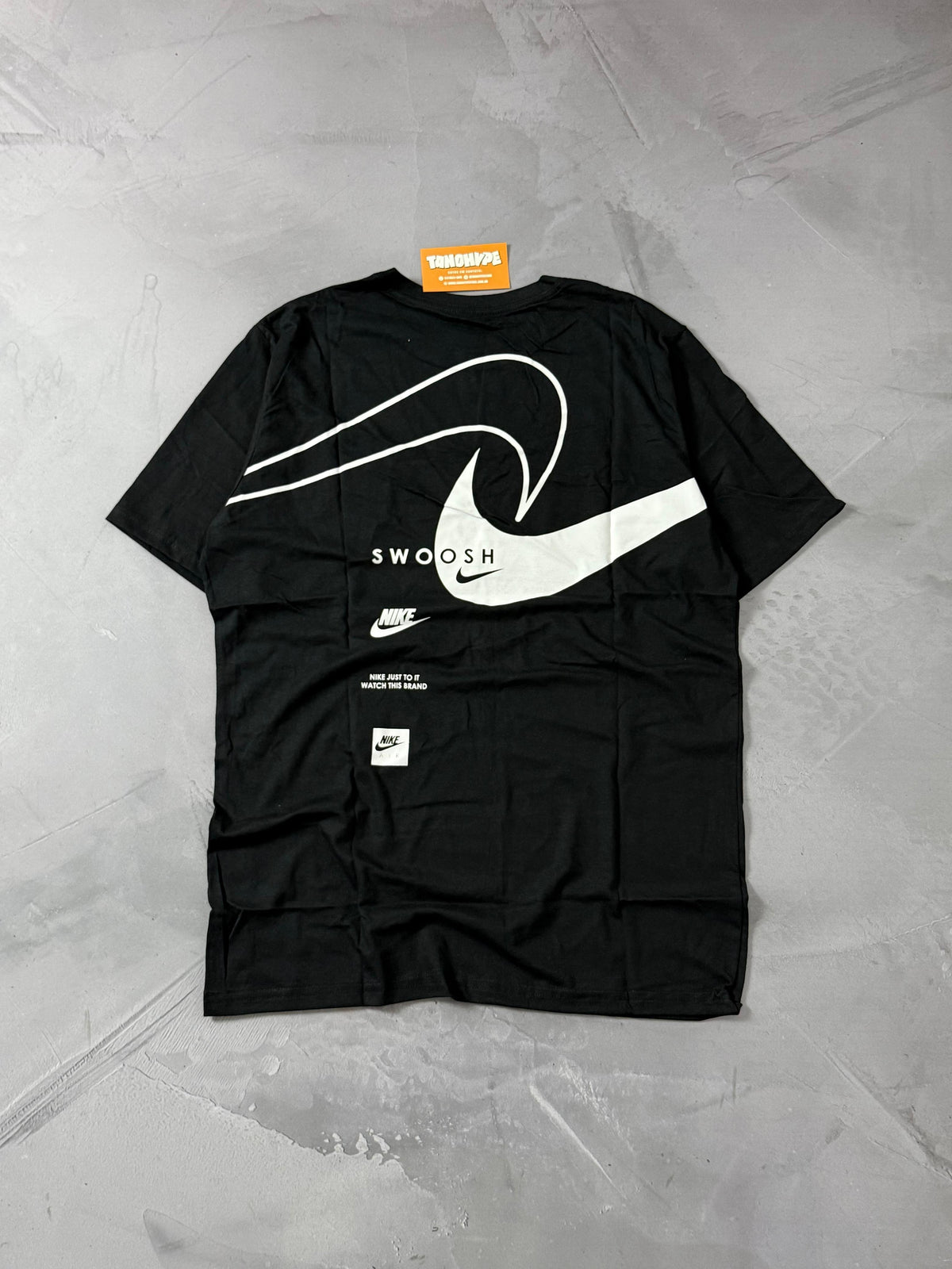 Camiseta Nike Swoosh Reverse - Preto