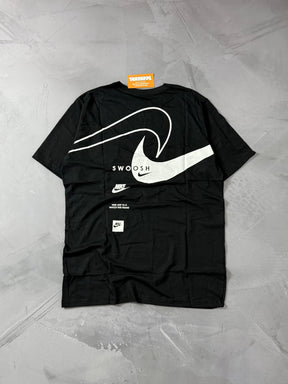 Camiseta Nike Swoosh Reverse - Preto
