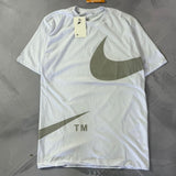 Camiseta Nike Big Swoosh TM - Branca