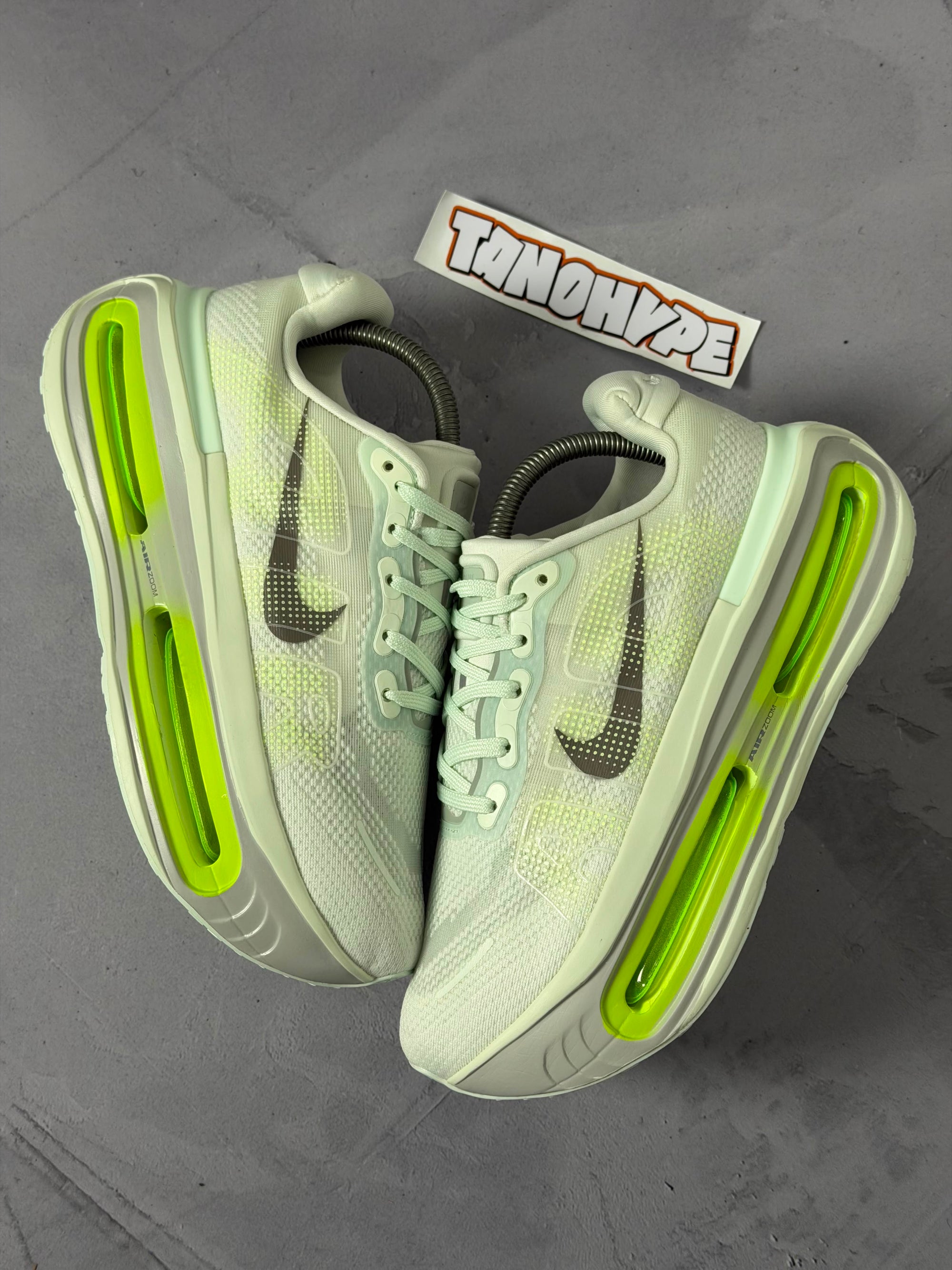 Tênis Nike Vomero - Barely Volt