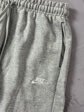Shorts Moletom Nike Club - Cinza