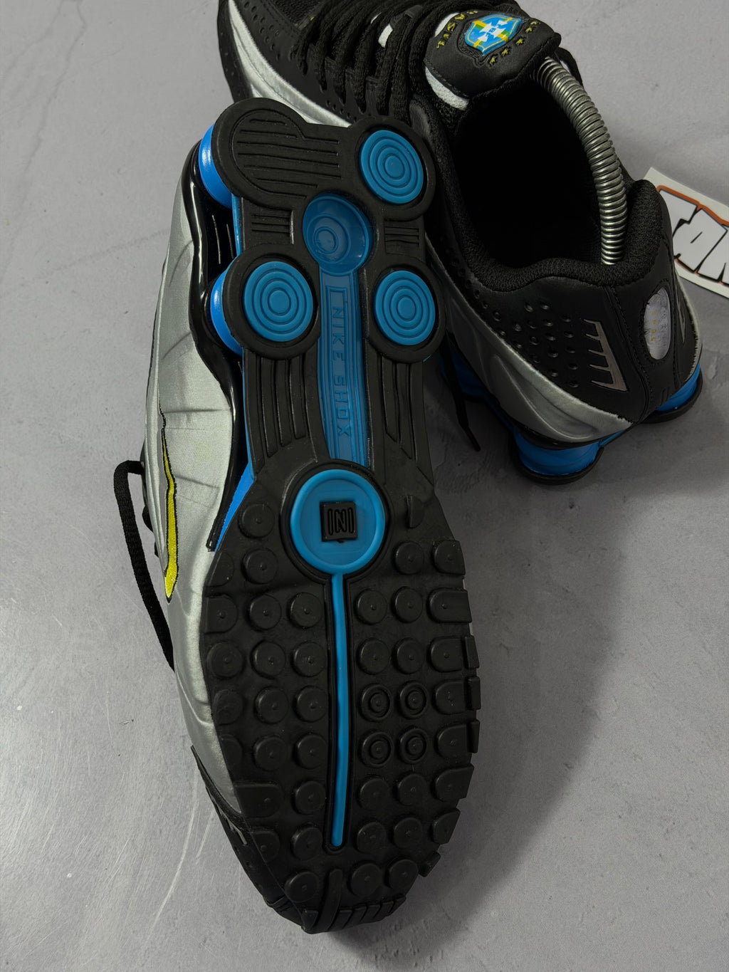 Tênis Nike Shox R4 - Seleção BRA