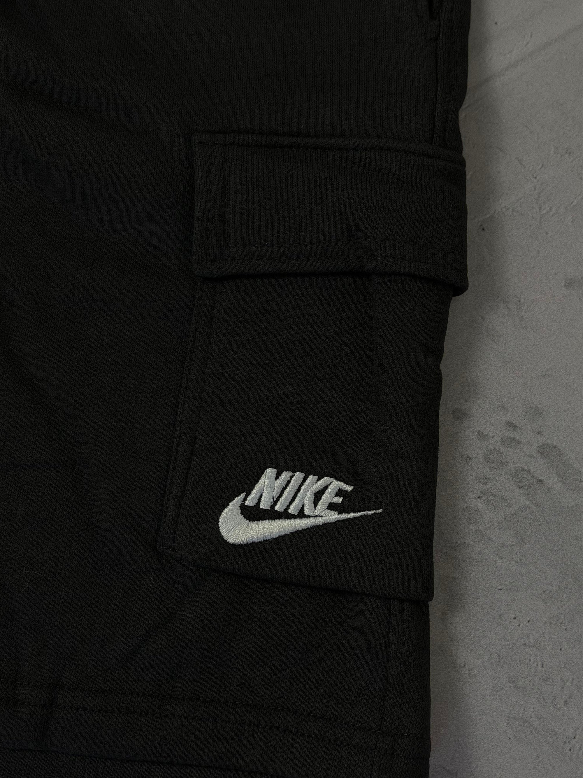 Shorts Moletom Cargo Nike Club - Preto