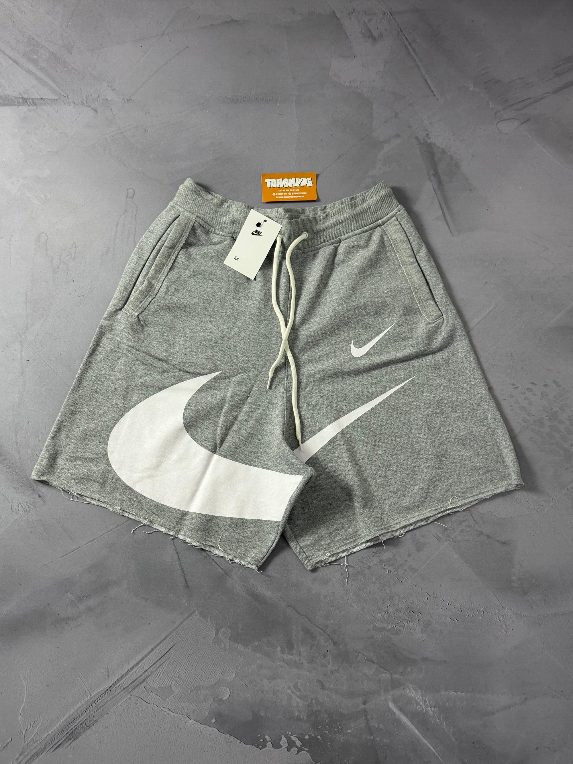 Shorts Moletom Nike Big Swoosh - Cinza