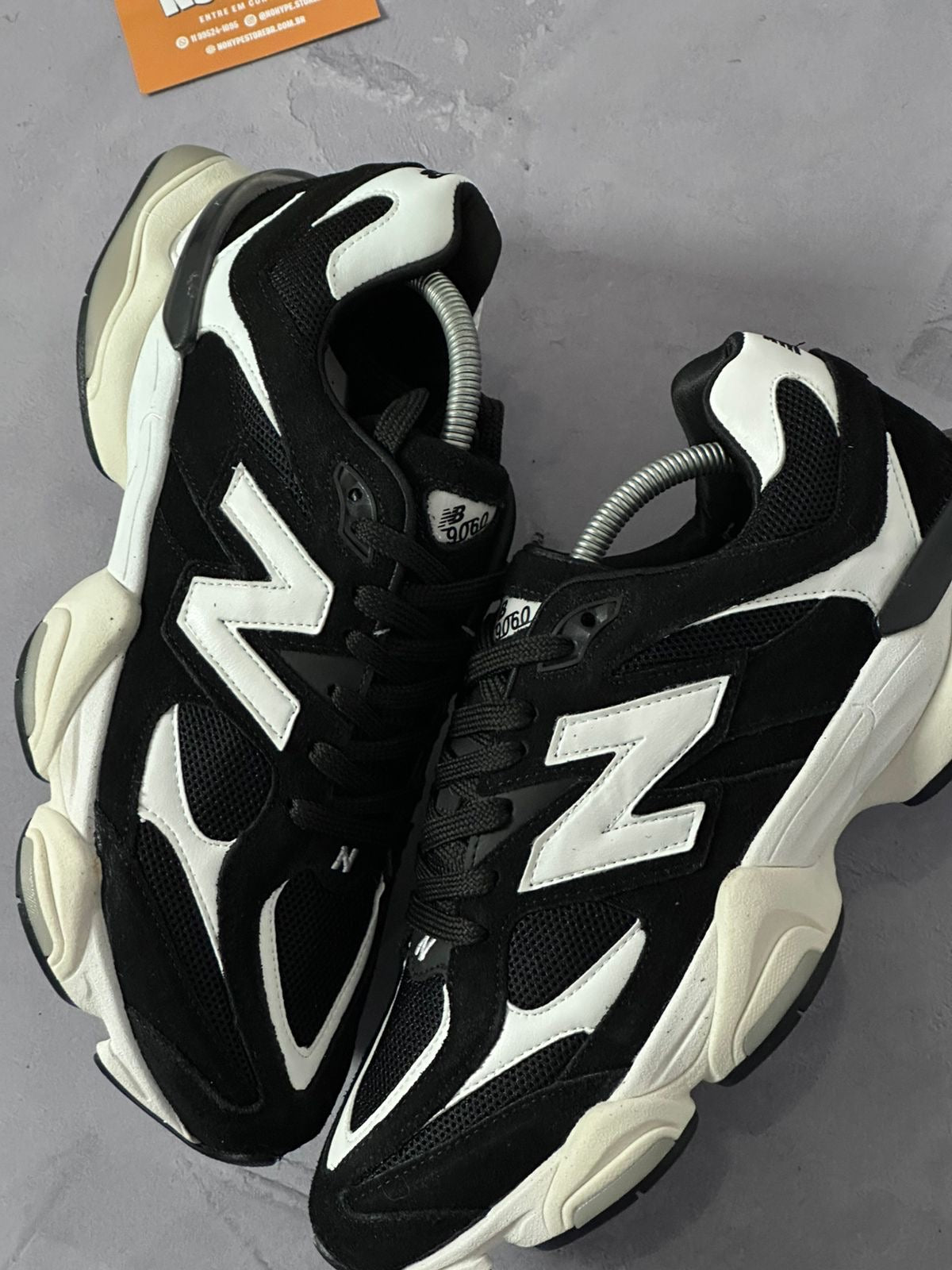 Tênis New Balance 9060 - Preto e Branco