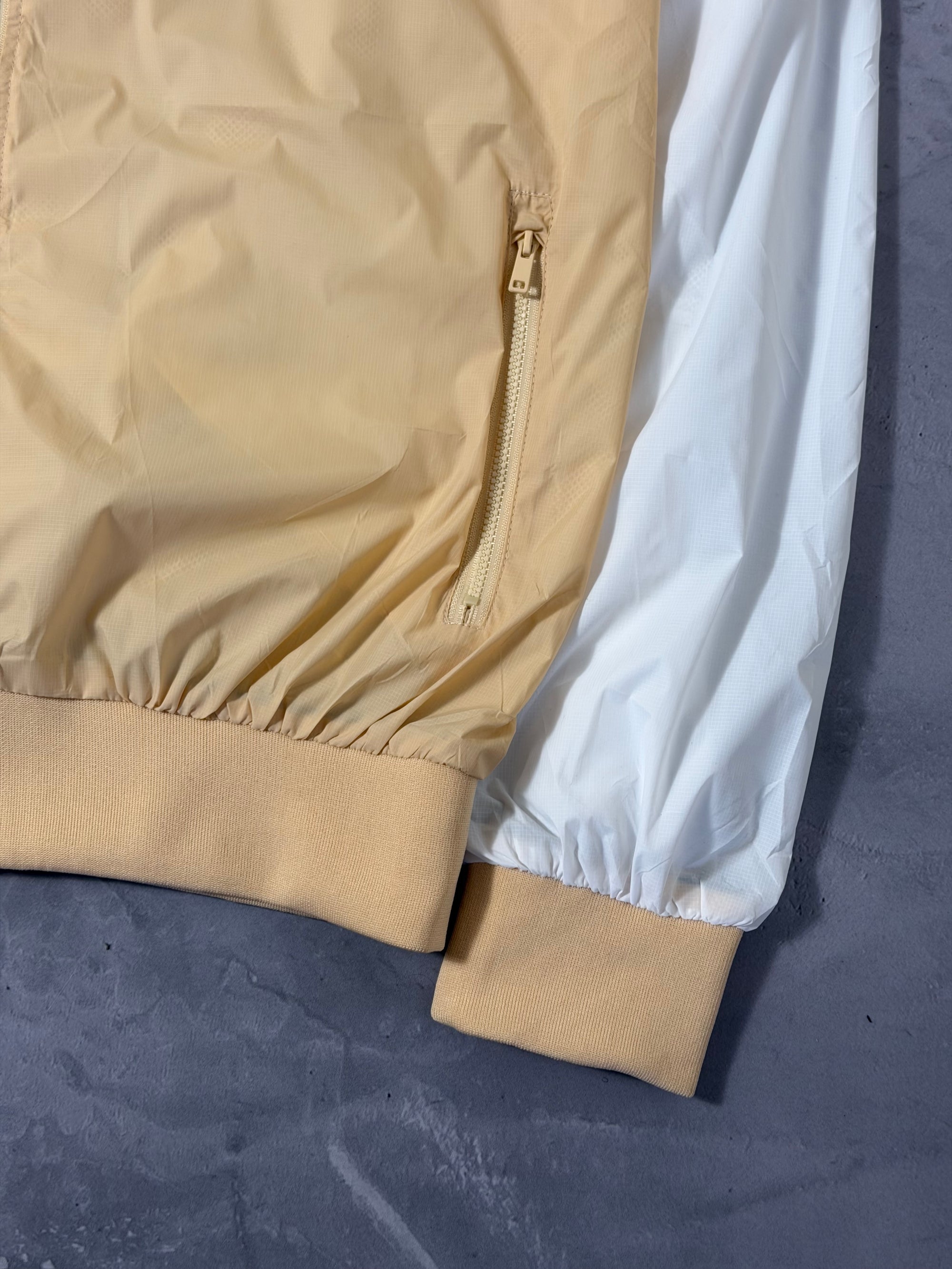 Corta Vento Nike Windrunner - Bege e Branco