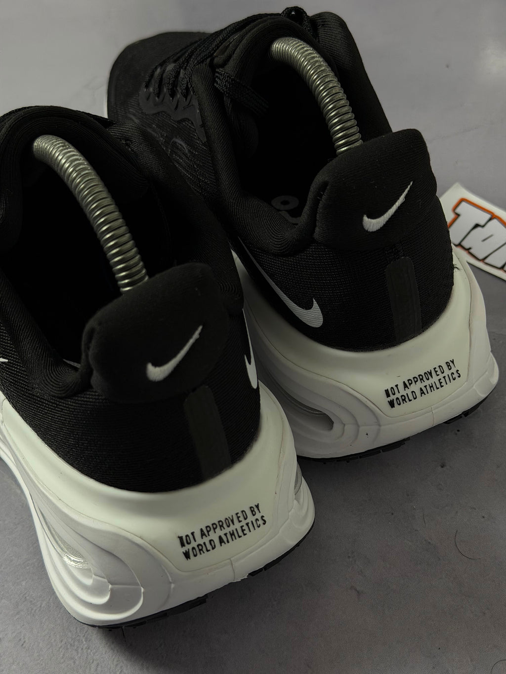 Tênis Nike Vomero - Black White