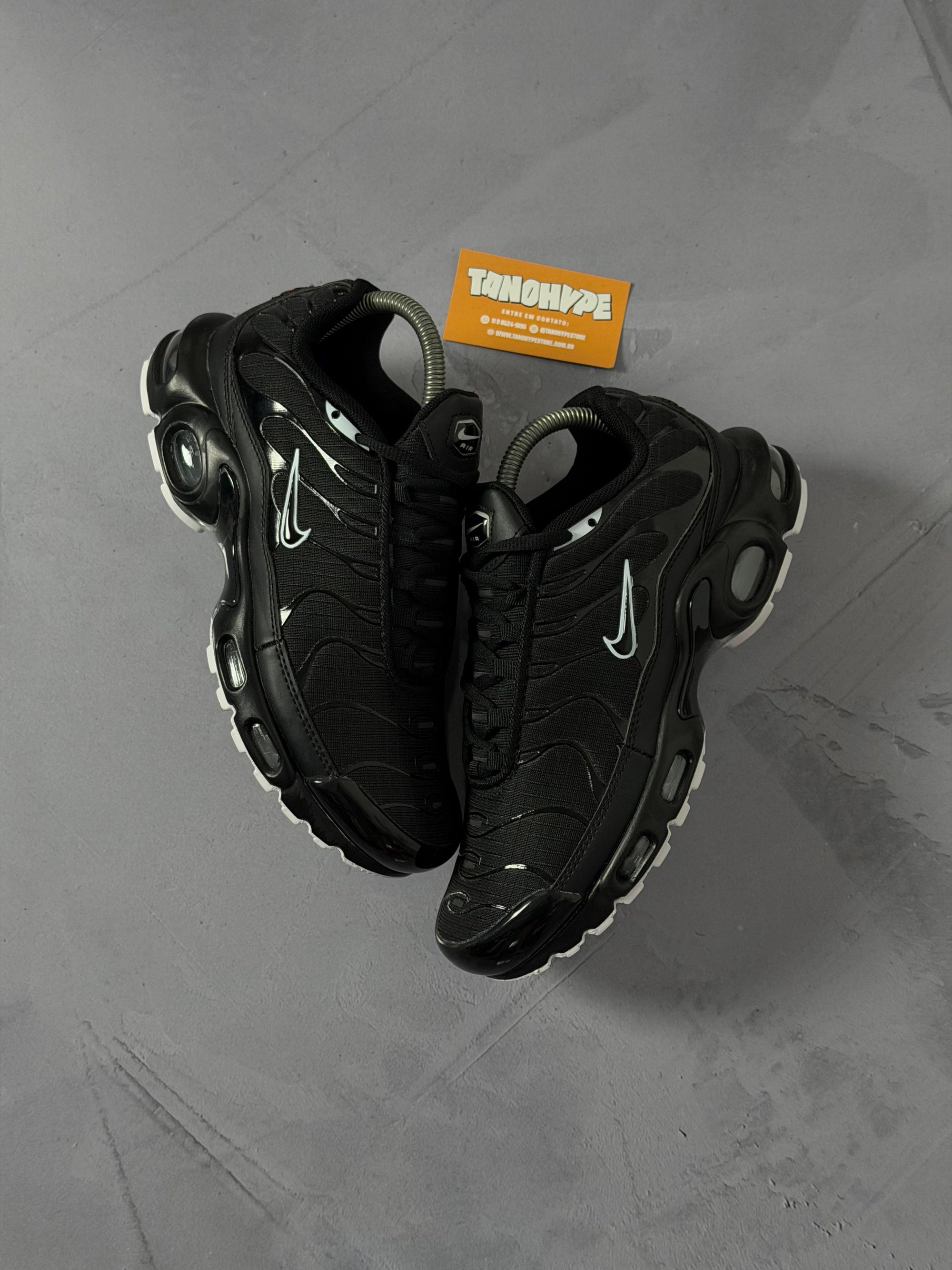 Tênis Nike Air Max Plus TN - Preto Branco